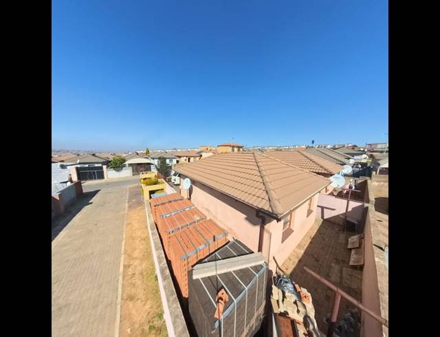 2 BEDROOM HOUSE FOR SALE IN CLAYVILLE